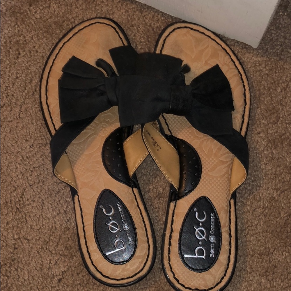 Black tie flip flops